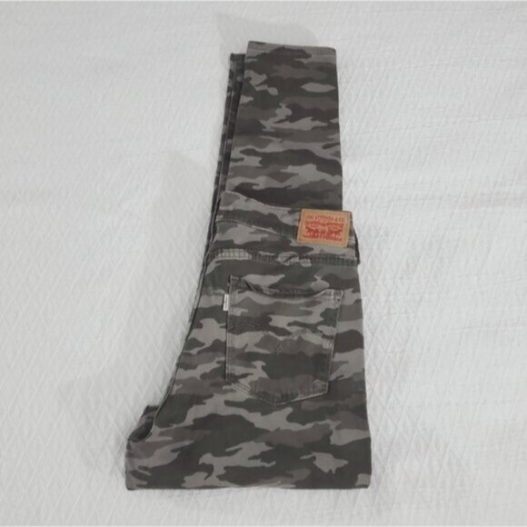 LEVI STRAUSS- 720 HIGH RISE SUPER SKINNY CROP STRETCH CAMO PANTS - Picture 6 of 12
